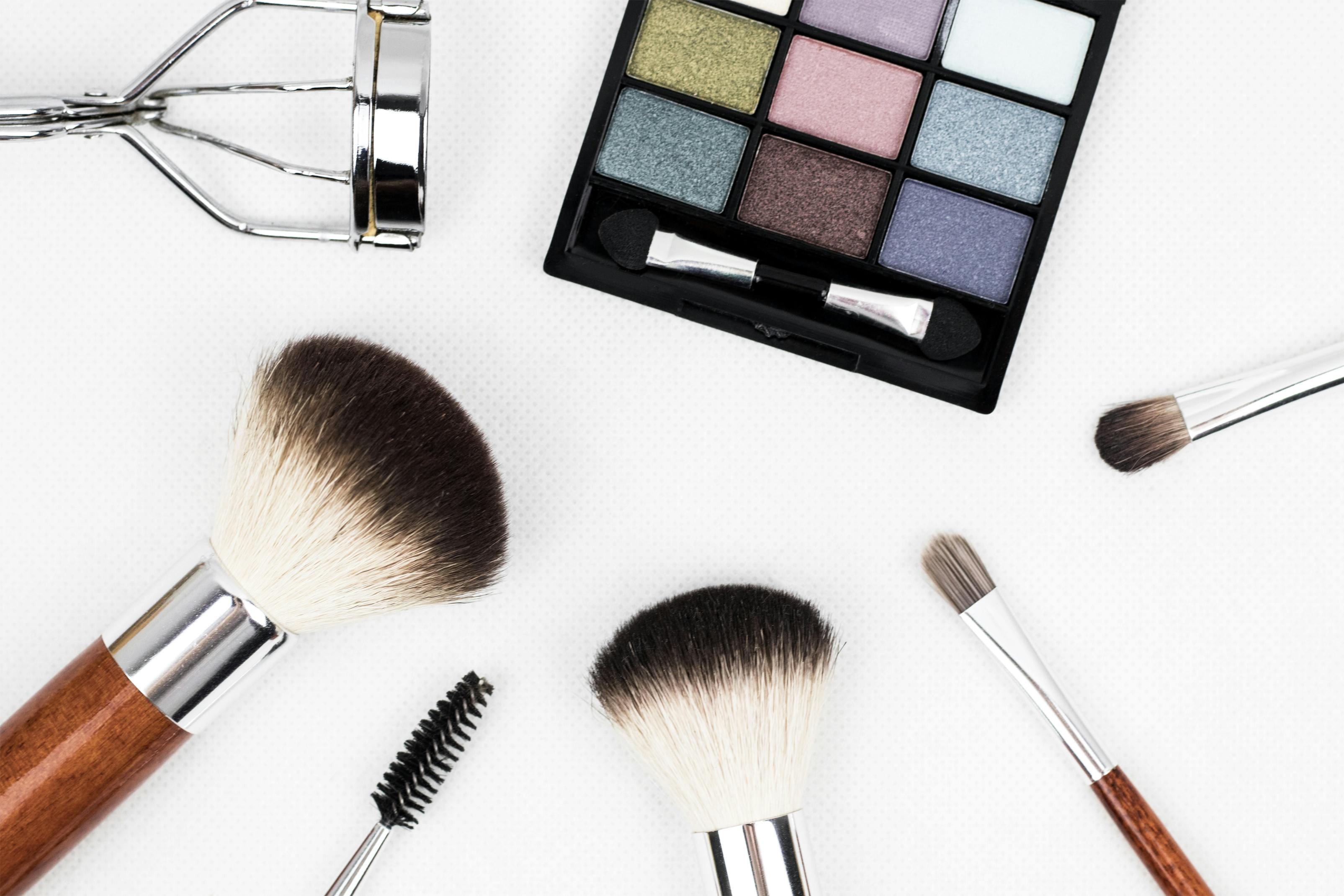 The Ultimate Makeup Kit Checklist: Must-Have Tools & Products for Every Look